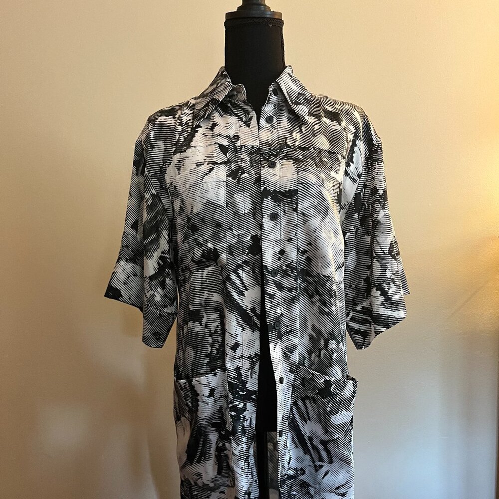 Topshop Short Sleeve Button Down Maxi Dress in Black and White Distorted Print